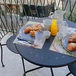 Velia Appartement *
